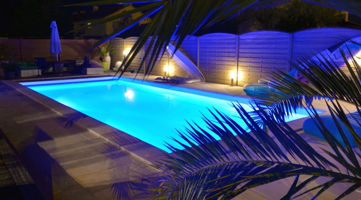 Swimming pool lighting